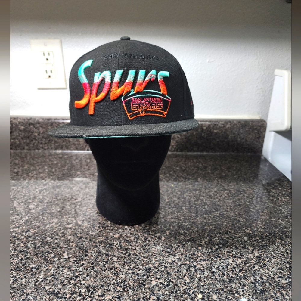 Vintage San Antonio Spurs SnapBack New Era Black Hat Cap NBA Basketball